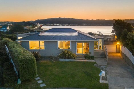 Photo of property in 9 Ayr Place, Papakowhai, Porirua, 5024