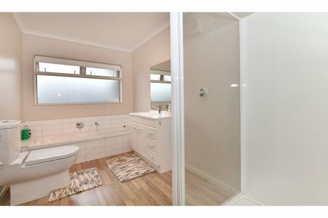 Photo of property in 10 Centreway Road, Orewa, 0931