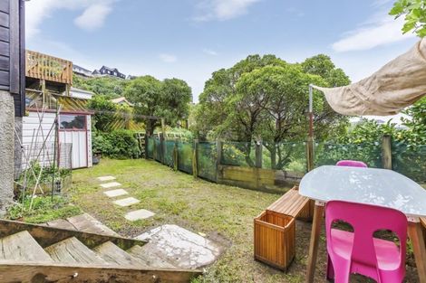 Photo of property in 2/45 Wye Street, Island Bay, Wellington, 6023