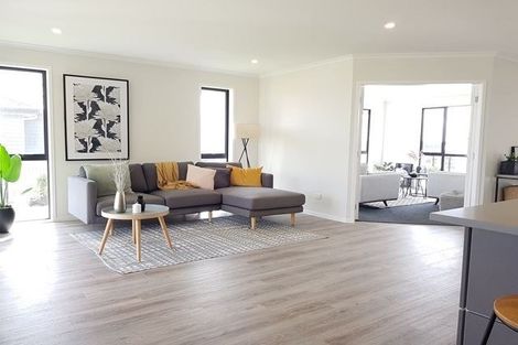 Photo of property in 3 Te Aparangi Crescent, Papakura, 2582