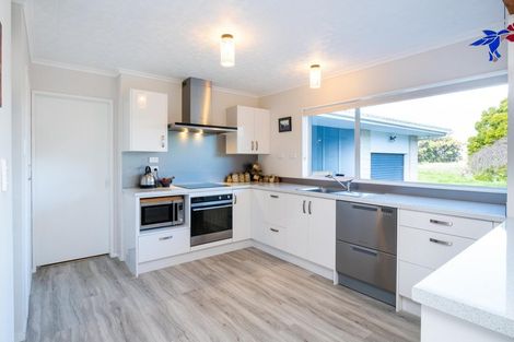 Photo of property in 60 Shrimpton Road, Haumoana, 4102