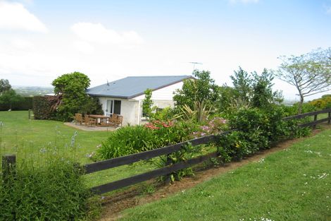 Photo of property in 72 Kauri View Road, Opaheke, Papakura, 2584