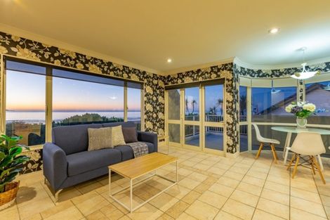 Photo of property in 22 Ara Kuaka, Waikanae Beach, Waikanae, 5036