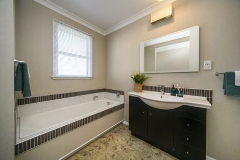 Photo of property in 6 Ruha Street, West End, Palmerston North, 4412