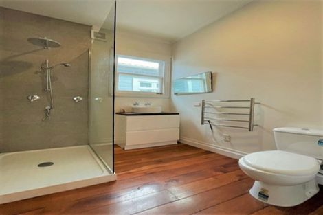 Photo of property in 109 Onepu Road, Lyall Bay, Wellington, 6022