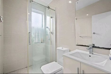 Photo of property in 2/221 Onewa Road, Birkenhead, Auckland, 0626