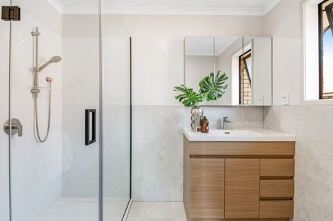 Photo of property in 35 Black Teal Close, Unsworth Heights, Auckland, 0632