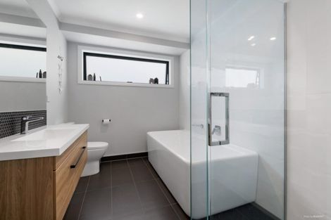 Photo of property in 16 Boocock Crescent, Orewa, 0931