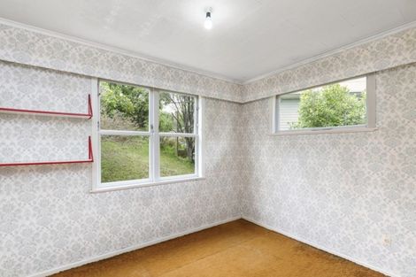 Photo of property in 39 Turville Crescent, Newlands, Wellington, 6037