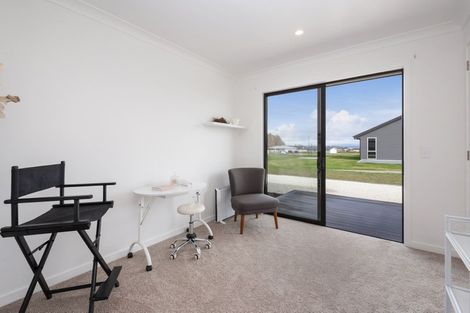 Photo of property in 12 Lancewood Way, Kinloch, Taupo, 3377