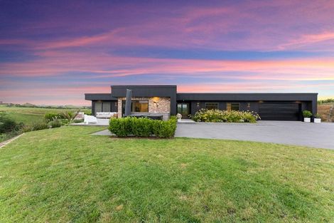 Photo of property in Tapuae, 26 Washer Road, Omata, New Plymouth, 4374