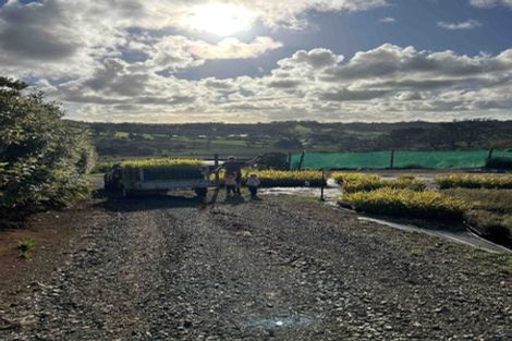 Photo of property in 200 Tawa Road, Kumeu, 0891