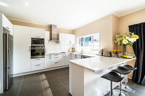 Photo of property in 48 Hogarth Rise, West Harbour, Auckland, 0618