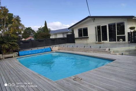 Photo of property in 1/328 East Coast Road, Sunnynook, Auckland, 0632