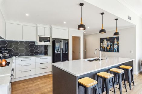 Photo of property in 11 Taranui Way, Paraparaumu Beach, Paraparaumu, 5032