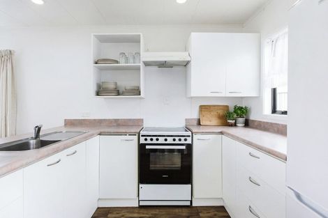 Photo of property in 17 Merehai Place, Snells Beach, 0920