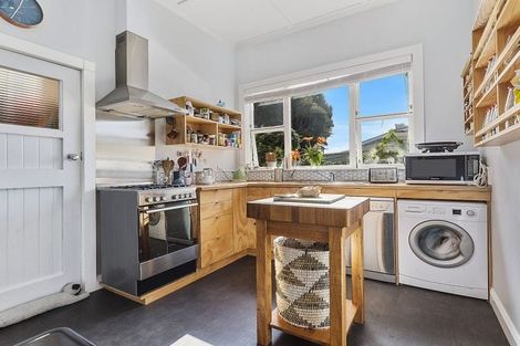 Photo of property in 6 Queens Drive, Kilbirnie, Wellington, 6022