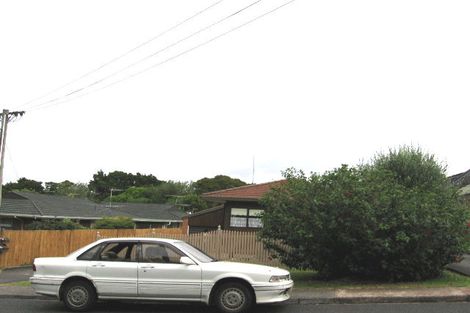 Photo of property in 2/56 Hillcrest Avenue, Hillcrest, Auckland, 0627