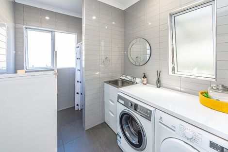 Photo of property in 2 Tarata Street, Saint Johns Hill, Whanganui, 4501