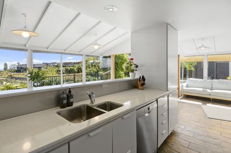 Photo of property in 1 Halcyon Way, Cashmere, Christchurch, 8022