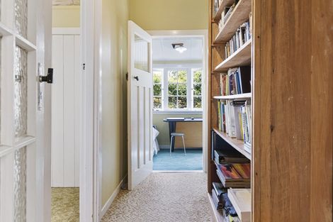 Photo of property in 2 Hoyle Place, New Plymouth, 4310