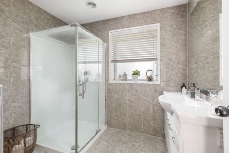 Photo of property in 102 Park Hill Road, Birkenhead, Auckland, 0626