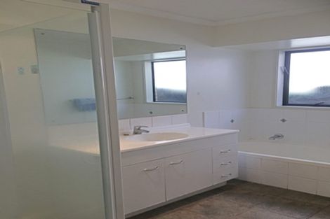 Photo of property in 6 Bokeen Lane, Flat Bush, Auckland, 2019
