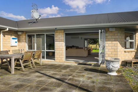 Photo of property in 10 Parker Road, Huntly, 3771