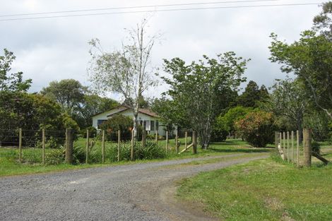 Photo of property in 190 Boord Crescent, Kumeu, 0891