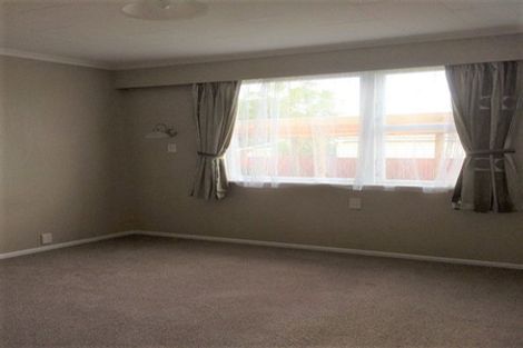 Photo of property in 40 Karaka Crescent, Levin, 5510