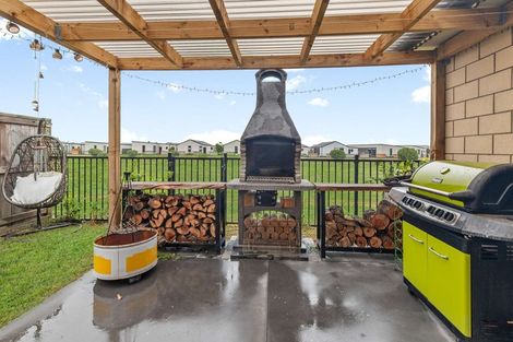 Photo of property in 14 Fuller Street, Papamoa Beach, Papamoa, 3118