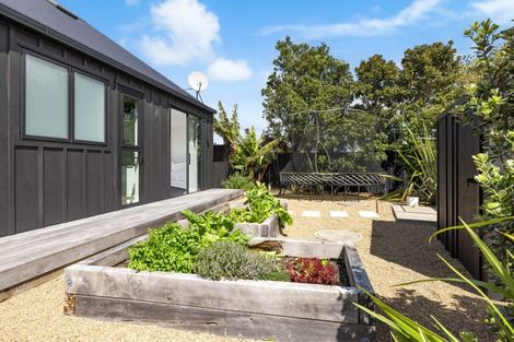 Photo of property in 75 Sandpiper Avenue, Point Wells, 0986