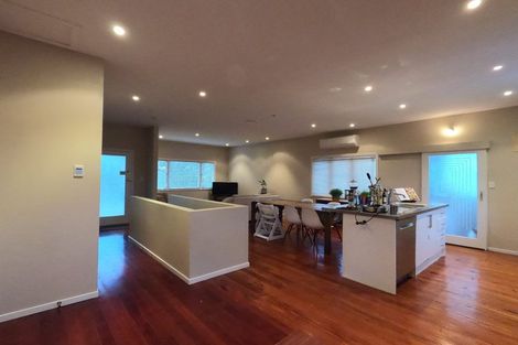 Photo of property in 2/26 Dallinghoe Crescent, Milford, Auckland, 0620