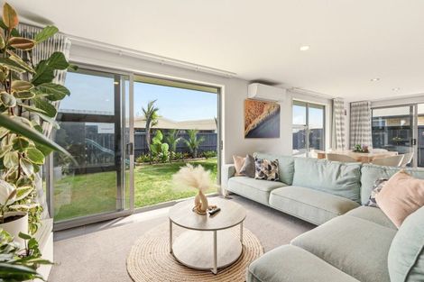 Photo of property in 11 Coutts Street, Papamoa Beach, Papamoa, 3118