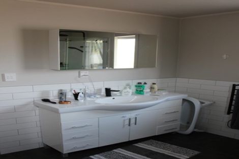 Photo of property in 14 Regency Place, Sunnynook, Auckland, 0632