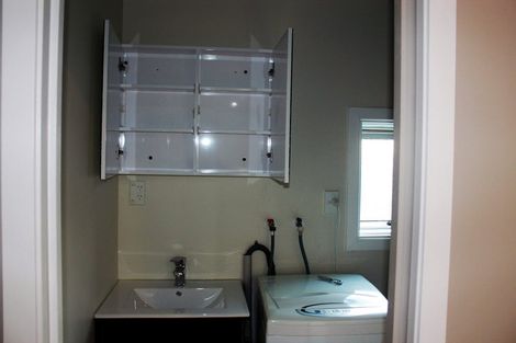 Photo of property in 3 Glen Marine Parade, Glendene, Auckland, 0602