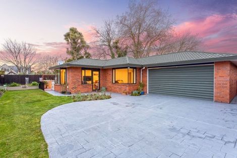 Photo of property in 2/12 Gleneagles Terrace, Ilam, Christchurch, 8053