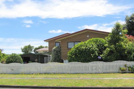 Photo of property in 33 Taihiki Road, Clarks Beach, 2122