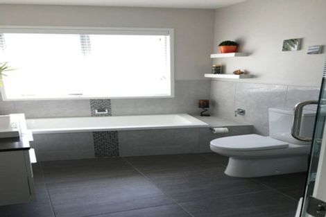 Photo of property in 28 Oakwood Grove, Eastern Beach, Auckland, 2012