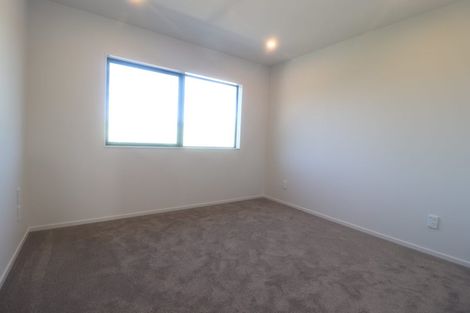 Photo of property in 1 Ngatoa Place, Glenfield, Auckland, 0629