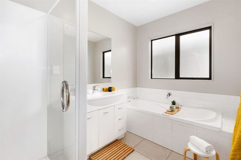 Photo of property in 7 Kaweka Close, Aotea, Porirua, 5024