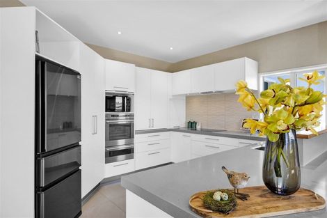 Photo of property in 10 Sampson Avenue, Waiwhakaiho, New Plymouth, 4312