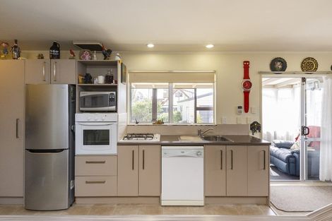 Photo of property in 12 Humphries Place, Awapuni, Palmerston North, 4412