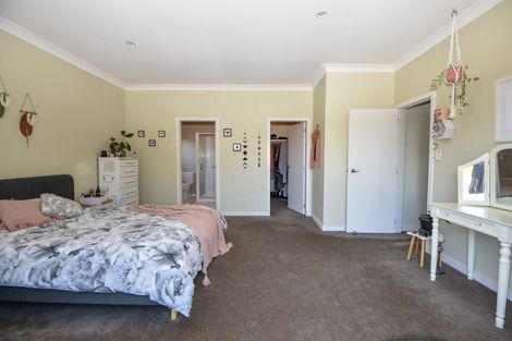 Photo of property in 18 Carrington Drive, Carterton, 5713