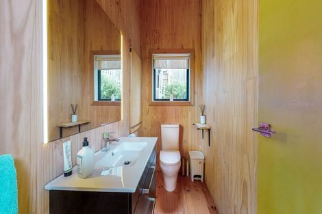 Photo of property in 4 Milne Terrace, Island Bay, Wellington, 6023