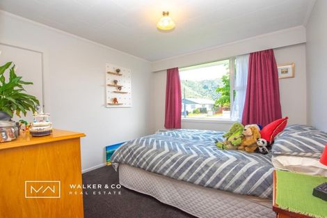 Photo of property in 16 Kentucky Street, Totara Park, Upper Hutt, 5018