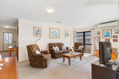 Photo of property in 40 Nuneaton Drive, Flat Bush, Auckland, 2019