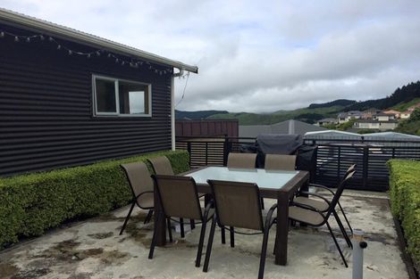 Photo of property in 10 Chastudon Place, Tawa, Wellington, 5028