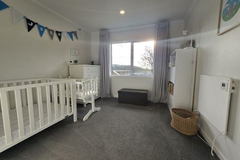 Photo of property in 10 Gaff Place, Whitby, Porirua, 5024