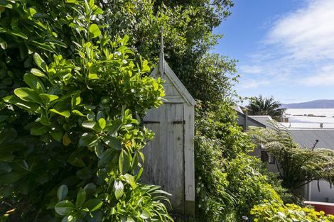 Photo of property in 285 Karaka Bay Road, Karaka Bays, Wellington, 6022